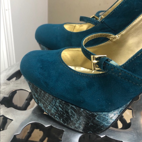 Women's Green Guess Platform Snake Heels Size 8 - Picture 3 of 8